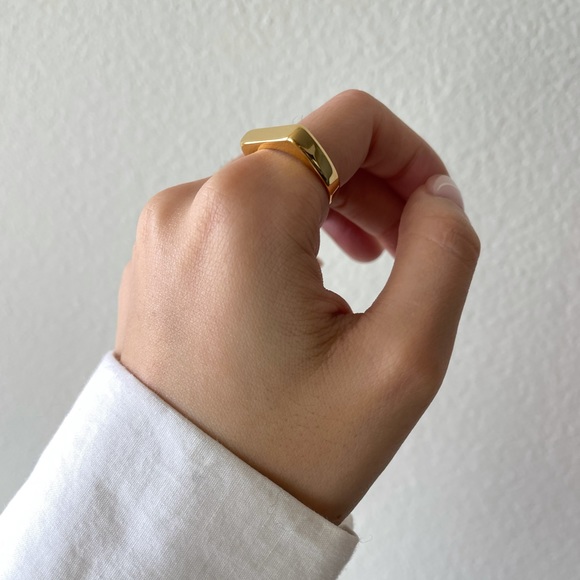 18K Gold Plated Minimalistic Bar Ring - Picture 3 of 9